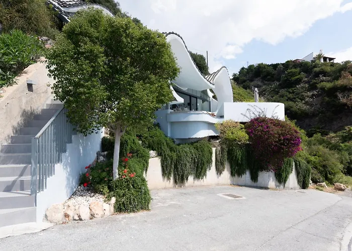 Rentitspain - Casa Acantilado - Lujo Y Estilo Frente A La Costa Tropical