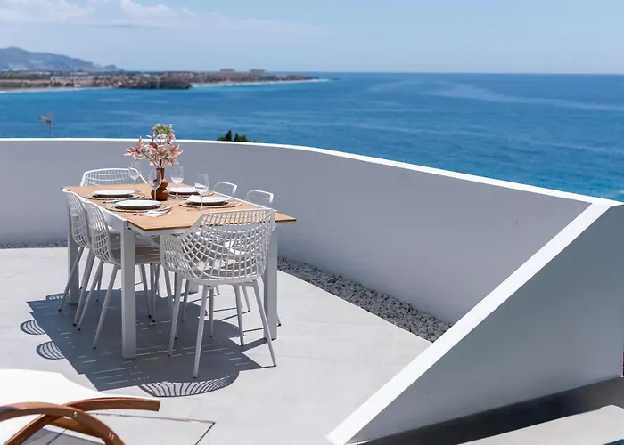 Rentitspain - Casa Acantilado - Lujo Y Estilo Frente A La Costa Tropical