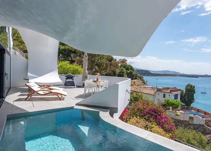 Rentitspain - Casa Acantilado - Lujo Y Estilo Frente A La Costa Tropical Ferienhaus