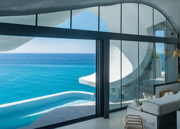 Rentitspain - Casa Acantilado - Lujo Y Estilo Frente A La Costa Tropical *