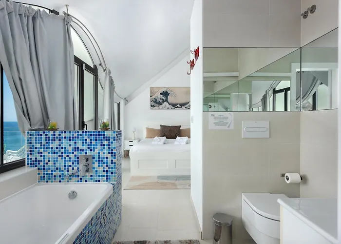 Rentitspain - Casa Acantilado - Lujo Y Estilo Frente A La Costa Tropical Ferienhaus *