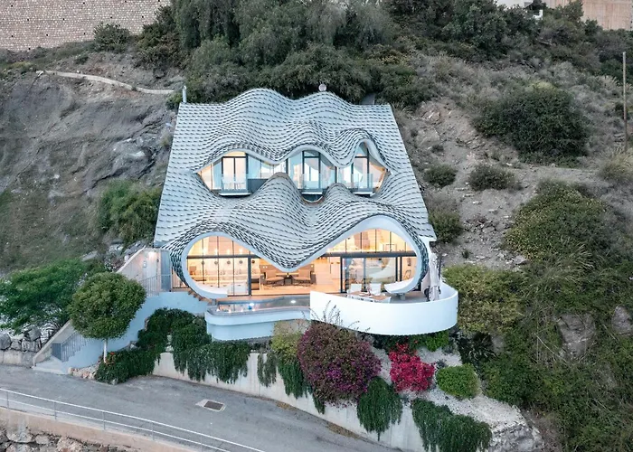 Rentitspain - Casa Acantilado - Lujo Y Estilo Frente A La Costa Tropical *